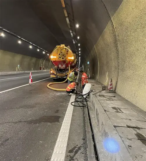 托克托隧道排水渠清淤